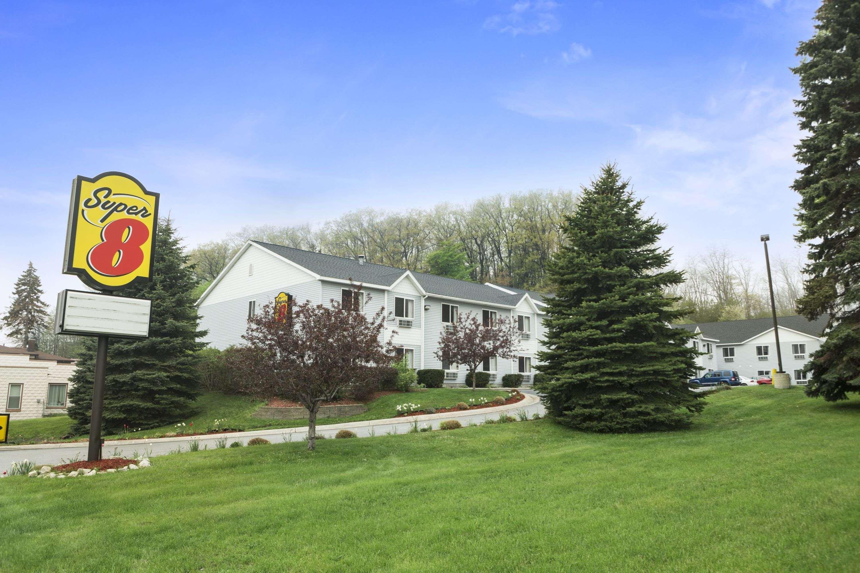 Super 8 By Wyndham Manistee Exterior foto