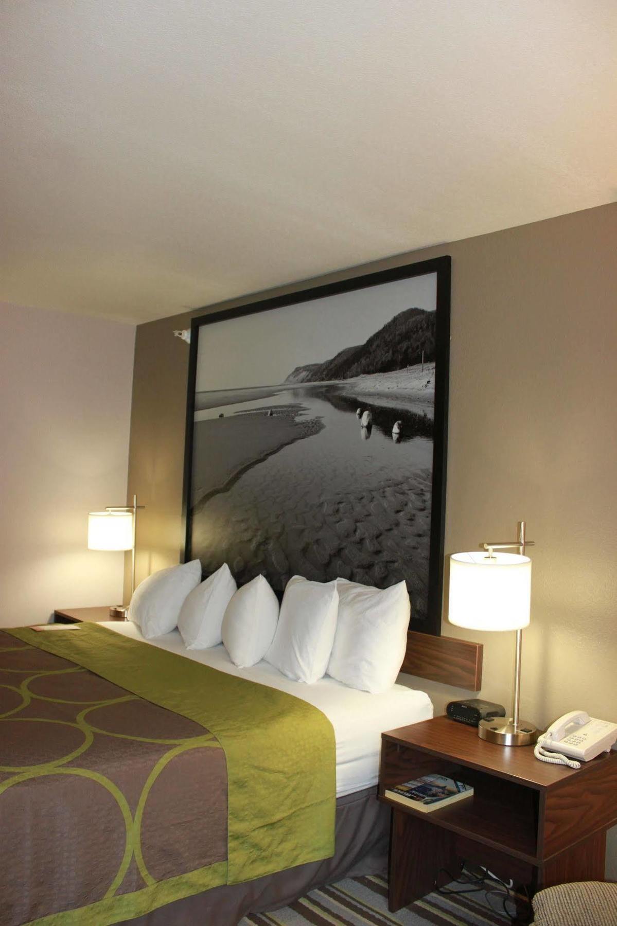 Super 8 By Wyndham Manistee Exterior foto