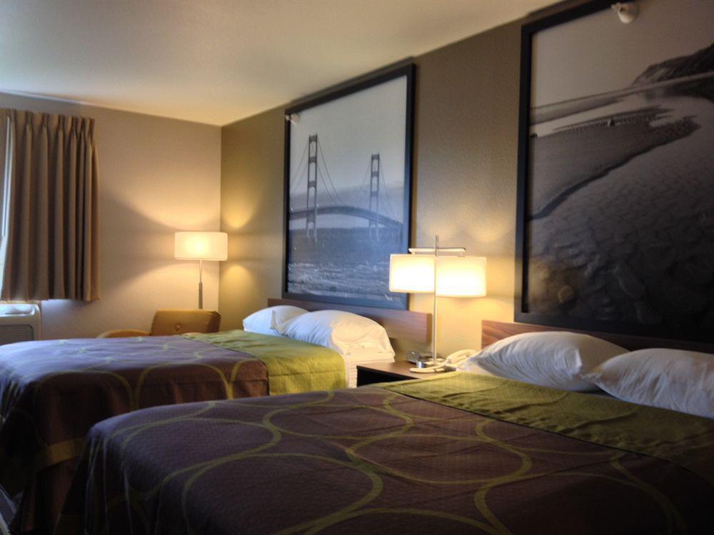 Super 8 By Wyndham Manistee Exterior foto
