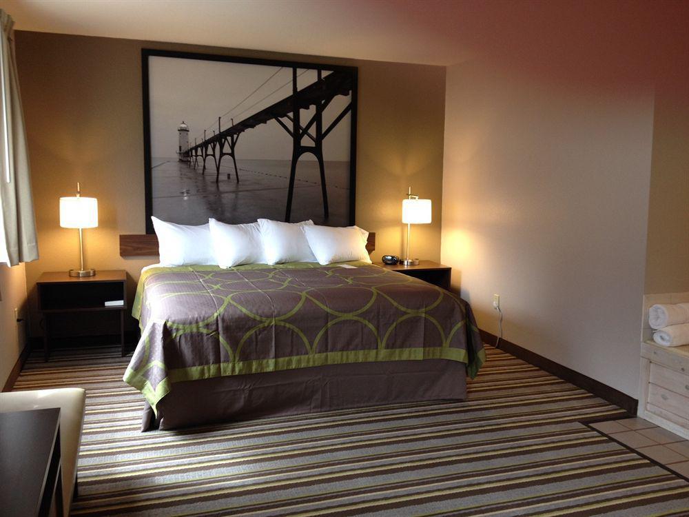 Super 8 By Wyndham Manistee Exterior foto